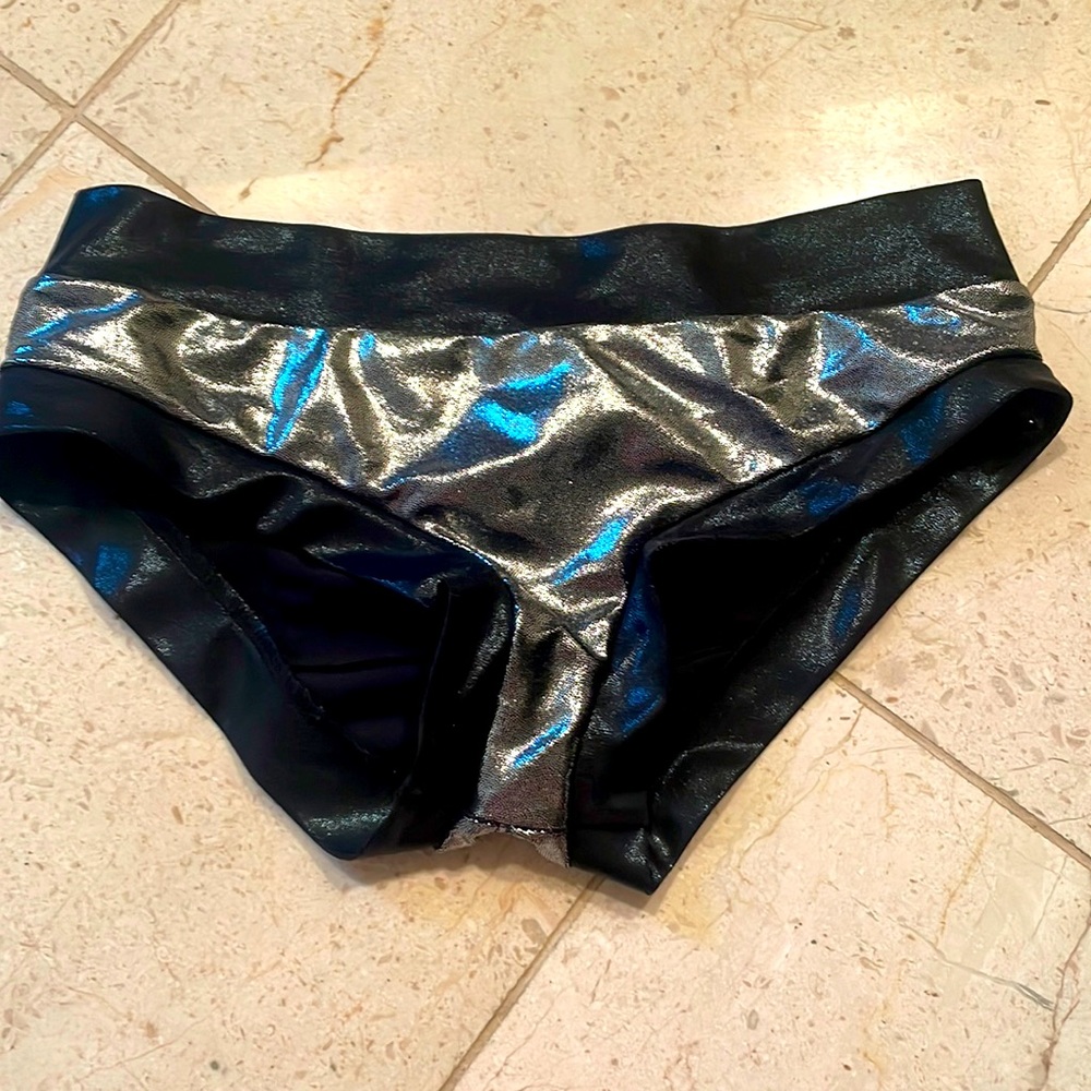 Two tone metallic pole shorts